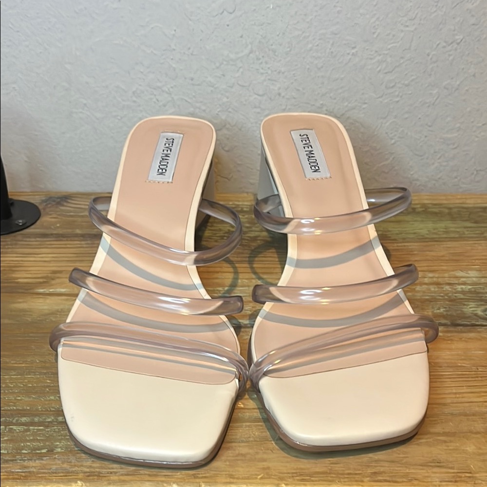 NWOT Steve Madden Women's Cream Strappy Sandals size 9.5